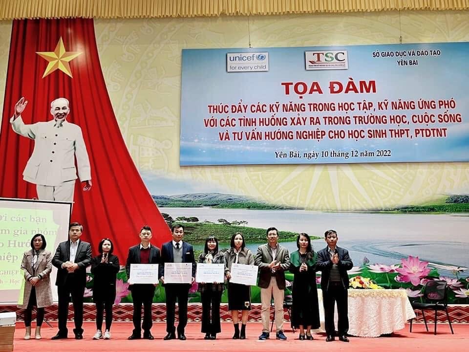  Tập huấn sử dụng thư viện số cho giáo viên tại trường học vùng cao